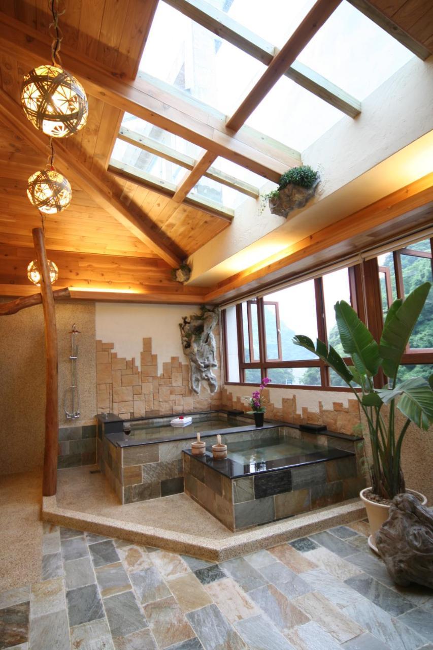 Chief Villa Hot Spring Resort Renai Bagian luar foto